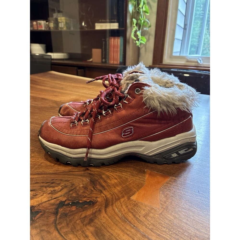 Skechers D'Lites Red Fur Lined Chunky Y2K Style Sneakers Womens 7